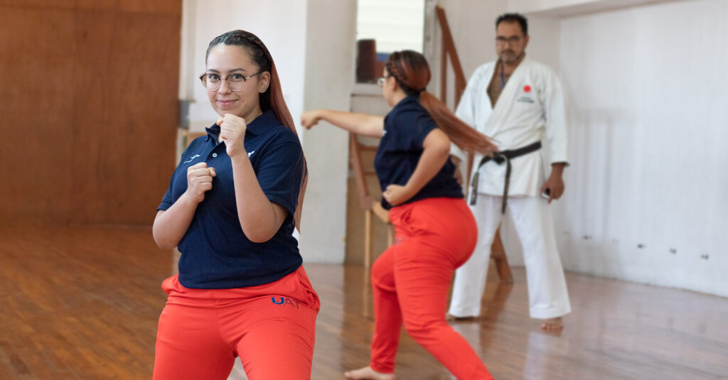 Regresa Alumna de competencia de Karate Do