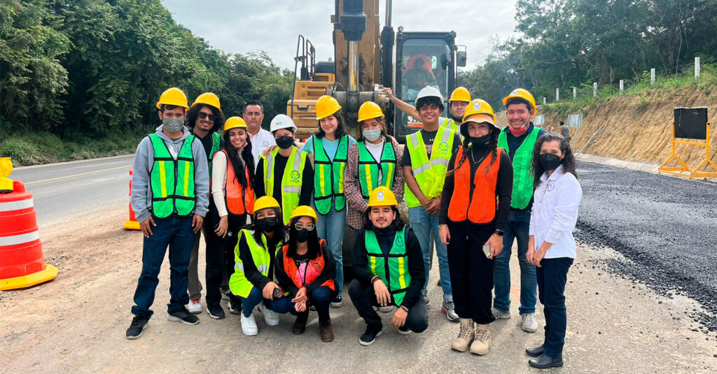 Alumnos realizan visita de campo en obras de ampliación de carriles en Tampico Alto